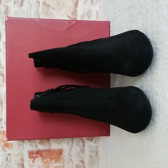 New Vaneli Jeroen Suede Fringe Booties - Picture 11 of 14